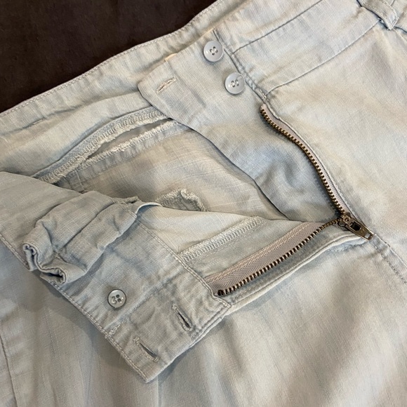 Gentle Fawn pleated light-wash denim shorts - Picture 7 of 12